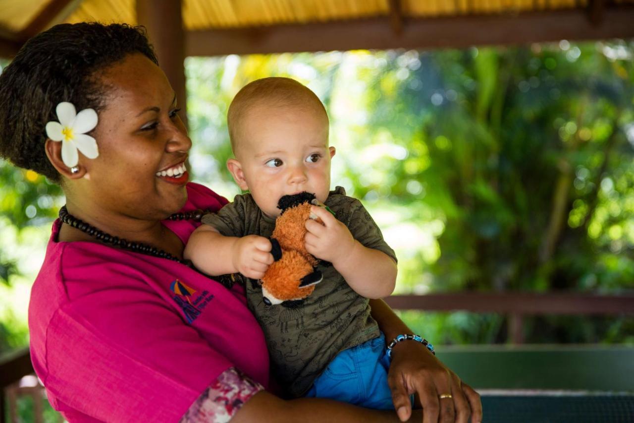 Outrigger Fiji Beach Resort Korotogo Exterior photo A mother and child in the Marshall Islands