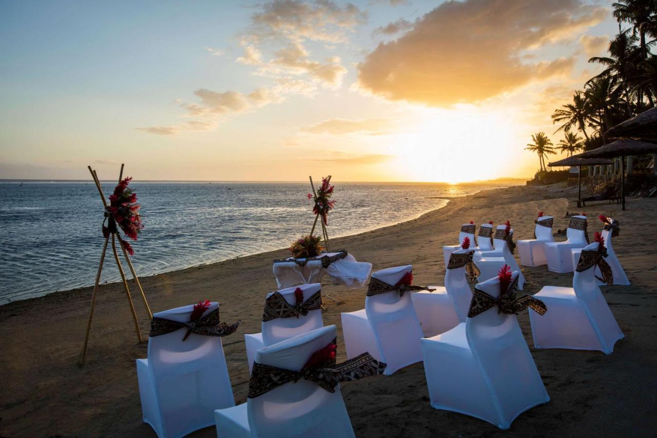 Outrigger Fiji Beach Resort Korotogo Exterior photo Sunset at the beach