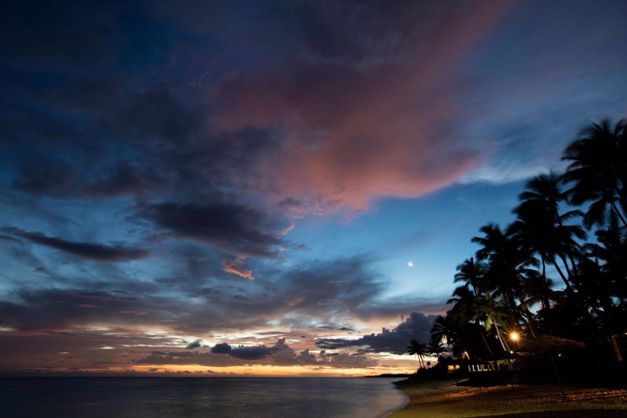 Outrigger Fiji Beach Resort Korotogo Exterior photo Sunset at the beach