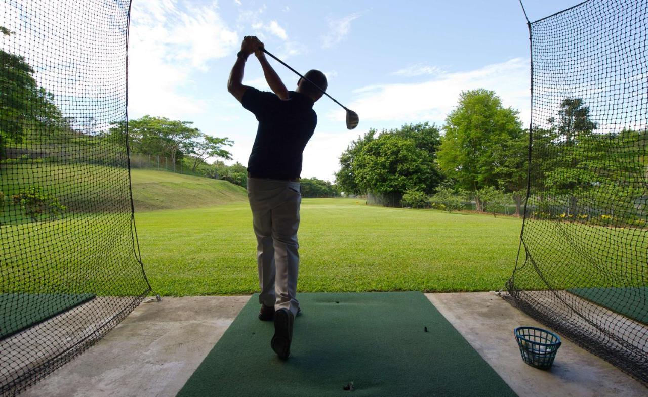 Outrigger Fiji Beach Resort Korotogo Exterior photo A golfer practicing at a driving range
