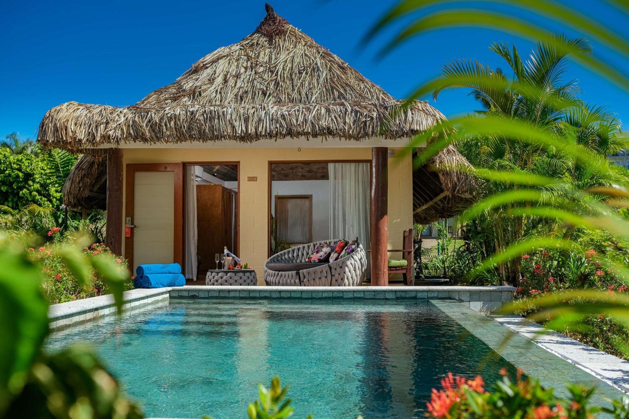 Outrigger Fiji Beach Resort Korotogo Exterior photo